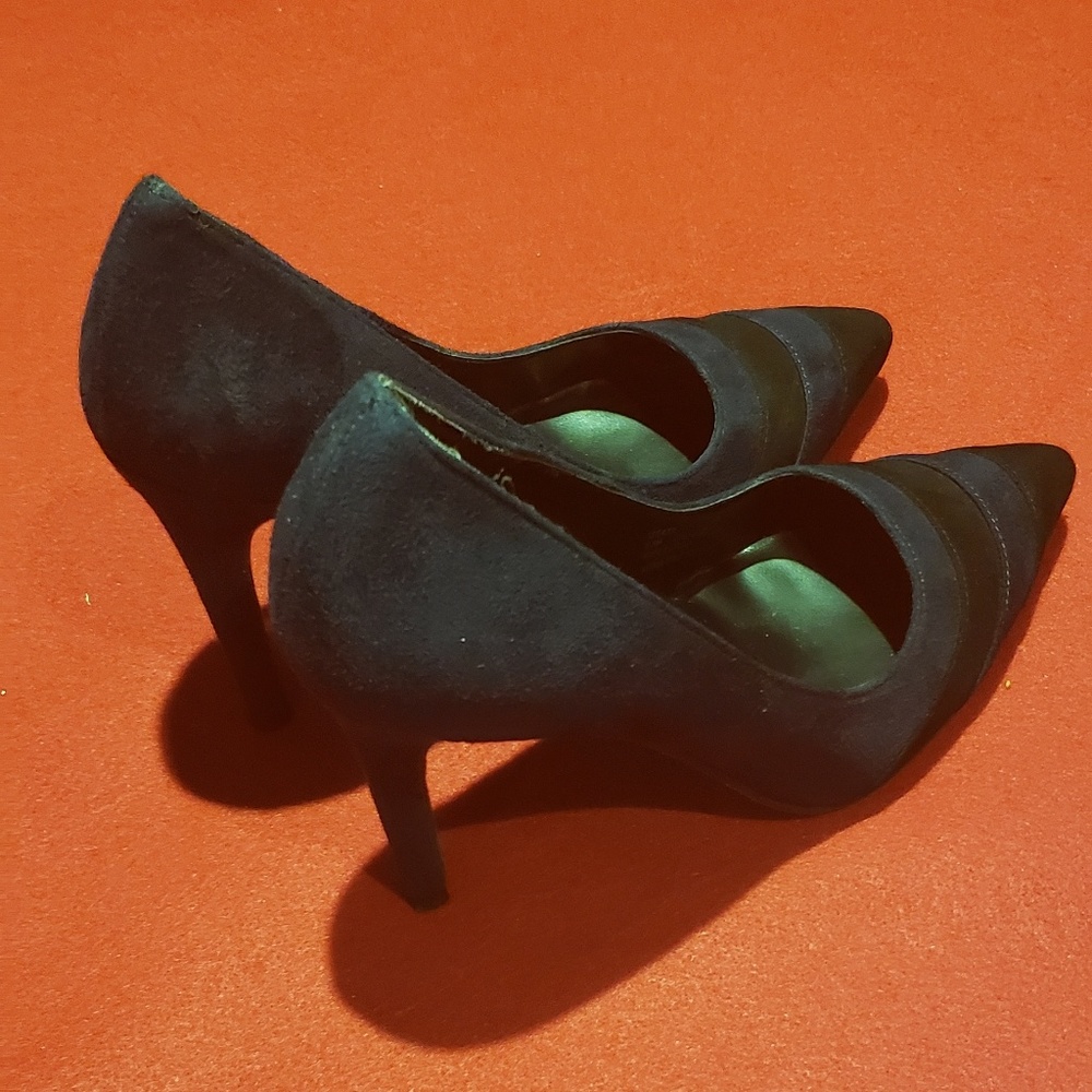 Womens Michael shoes size 6.5M.